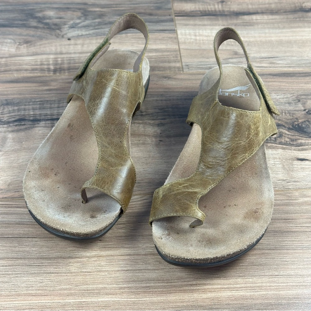 Dansko Women's Reece Waxy Toe Loop Leather Sandal Size 9.5 US